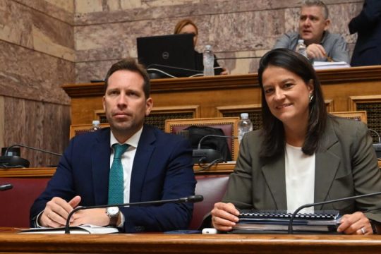 Φουντώνει η κόντρα για τις συλλογικές συμβάσεις